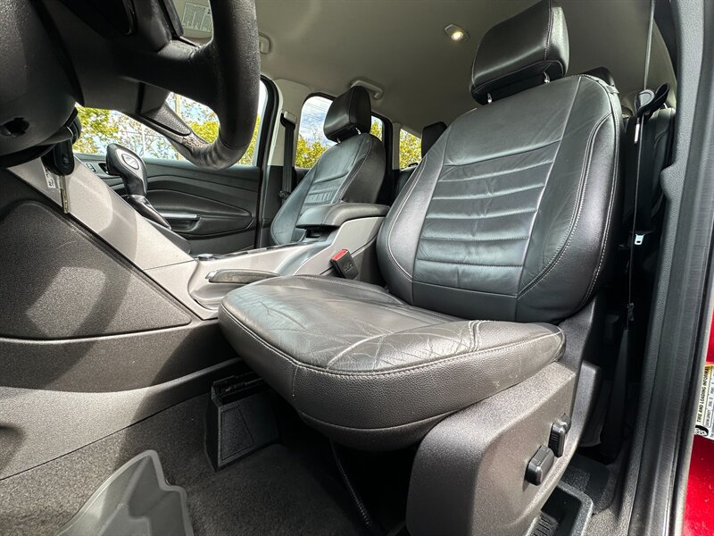 Used 2015 Ford Escape SE w/ Equipment Group 201A FWD image 12
