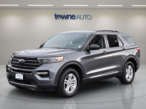 Used 2023 Ford Explorer XLT w/ Equipment Group 202A AWD/4WD image 3