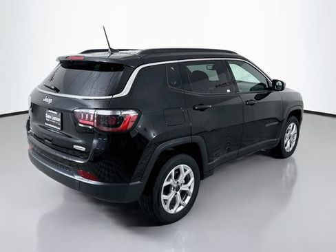 Used 2025 Jeep Compass Latitude AWD/4WD image 7