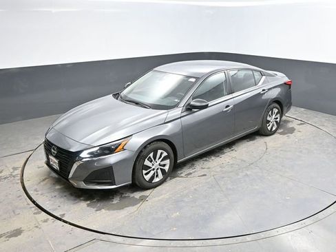 Used 2024 Nissan Altima 2.5 S image 34