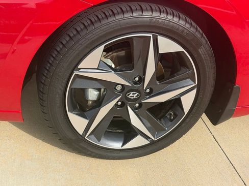 Used 2023 Hyundai Elantra SEL w/ Convenience Package FWD image 11