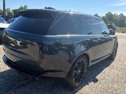 Used 2025 Land Rover Range Rover Long Wheelbase SE AWD/4WD image 3