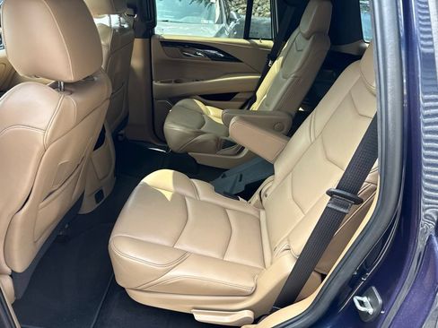 Used 2020 Cadillac Escalade Platinum AWD/4WD image 17