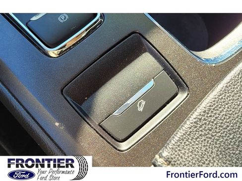 Used 2017 Ford Fusion SE w/ Equipment Group 201A image 27