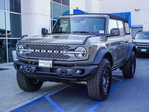 New 2025 Ford Bronco Badlands w/ Sasquatch Package image 3