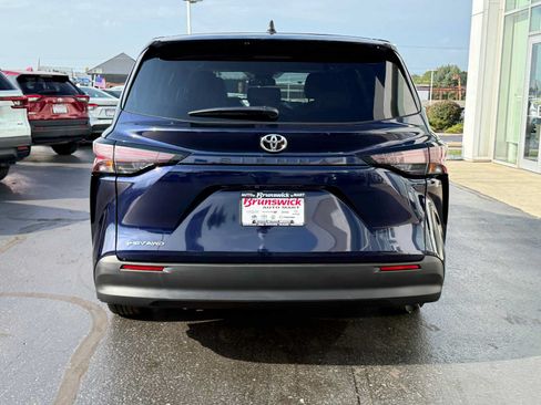 Certified 2026 Toyota Sienna LE AWD/4WD image 5