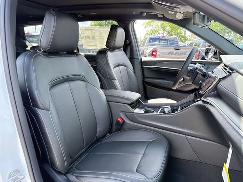 New 2026 Jeep Grand Cherokee L Limited AWD/4WD image 32