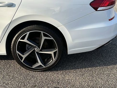 Used 2020 Volkswagen Passat 2.0T R-Line image 9