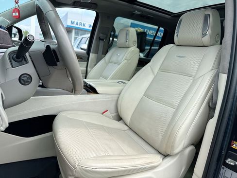 Used 2022 Cadillac Escalade ESV Premium Luxury Platinum AWD/4WD image 11