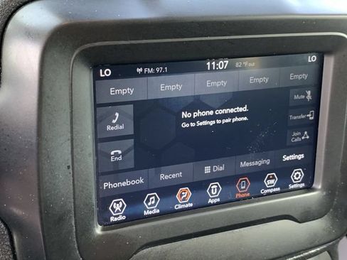 Used 2019 Jeep Renegade Latitude FWD image 21