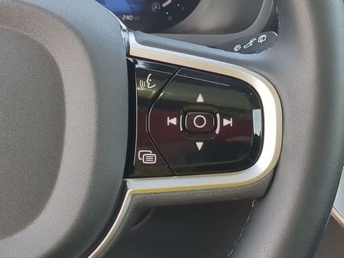 Used 2026 Volvo XC90 B6 Plus w/ Protection Package Premier AWD/4WD image 23