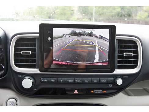 Certified 2022 Hyundai Venue Limited FWD image 27