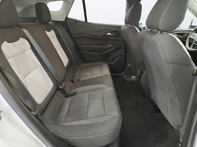 Used 2025 Chevrolet Trax LS w/ LS Convenience Package FWD image 24