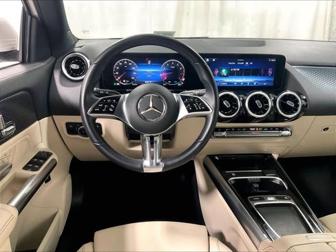 Used 2025 Mercedes-Benz GLA 250 4MATIC image 18