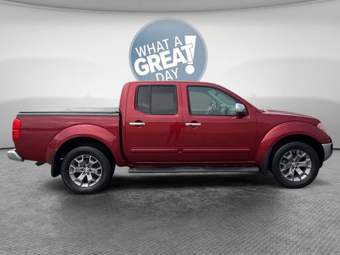 Used 2019 Nissan Frontier SL image 2