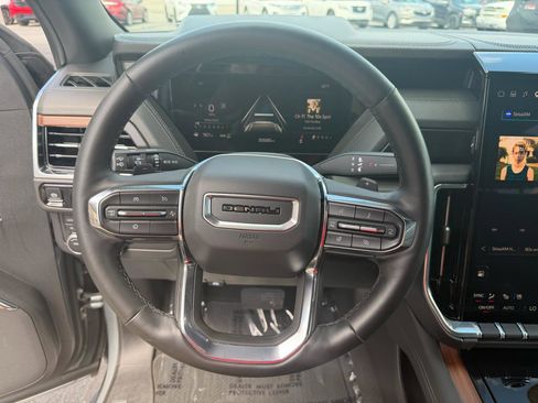 Used 2025 GMC Yukon XL Denali AWD/4WD image 32