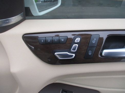 Used 2017 Mercedes-Benz GLS 450 4MATIC image 29