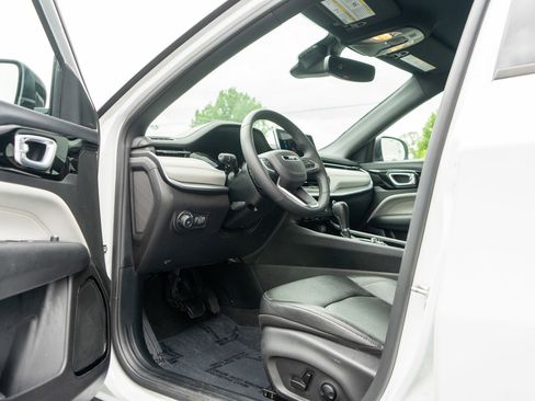 Used 2025 Jeep Compass Limited AWD/4WD image 22