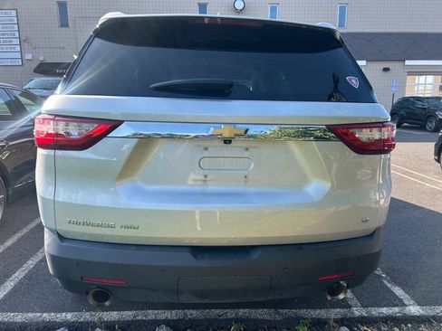 Used 2020 Chevrolet Traverse LT w/ Driver Confidence II Package AWD/4WD image 4