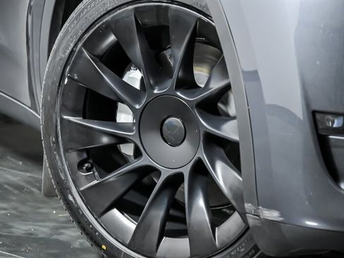 Used 2023 Tesla Model Y Long Range AWD/4WD image 3