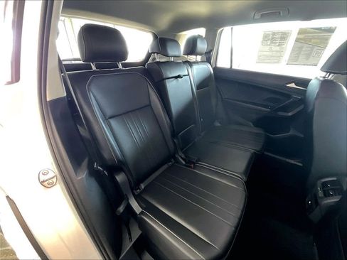 Used 2024 Volkswagen Tiguan SE image 16
