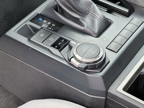 Certified 2025 Toyota Tacoma SR5 AWD/4WD image 28
