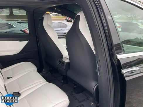 Used 2018 Tesla Model X 75D image 48