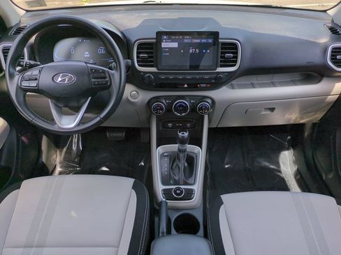 Used 2025 Hyundai Venue SEL FWD image 15