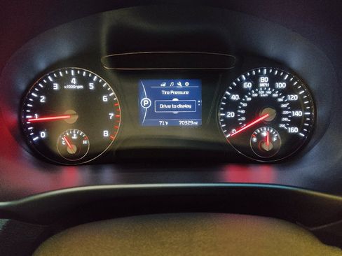 Used 2018 Kia Sorento LX image 23