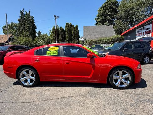 Used 2014 Dodge Charger SXT image 11