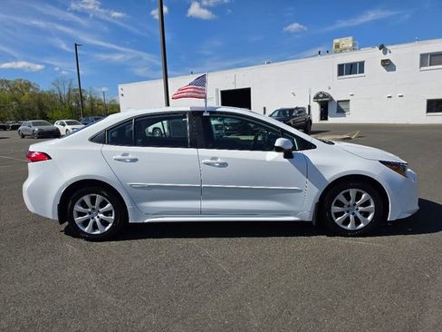 Used 2023 Toyota Corolla LE image 8