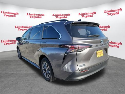 Used 2024 Toyota Sienna XLE image 28