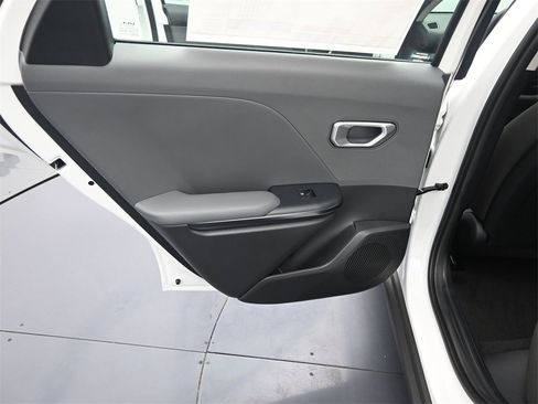 New 2025 Kia K4 LXS image 15