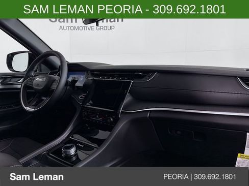 New 2025 Jeep Grand Cherokee L Altitude image 30