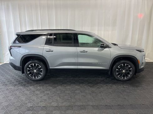 New 2026 Chevrolet Traverse LT w/ Sun and Wheel Package AWD/4WD image 2