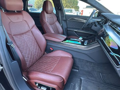 Used 2025 Audi S8 image 32