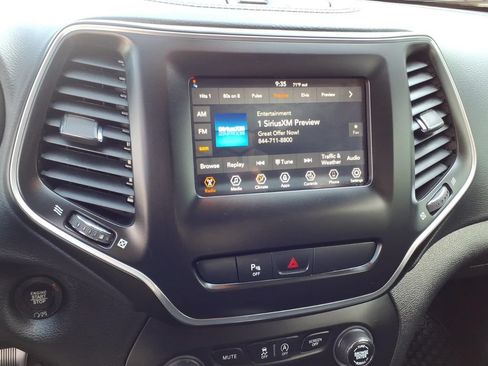 Used 2020 Jeep Cherokee Latitude Plus w/ Cold Weather Group AWD/4WD image 25