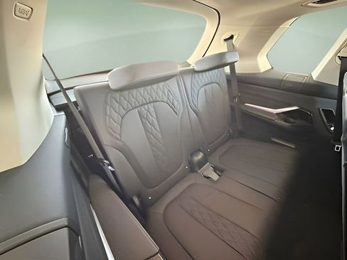 Used 2022 BMW X7 xDrive40i w/ Premium Package image 42