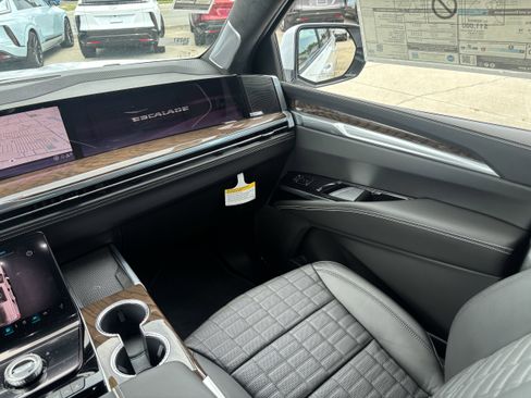 New 2026 Cadillac Escalade Platinum Sport AWD/4WD image 36