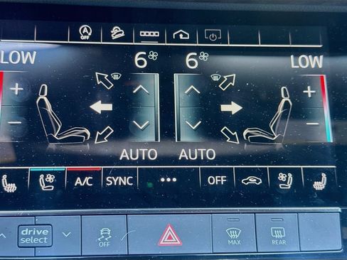 Used 2021 Audi Q8 Premium Plus w/ Premium Plus Package AWD/4WD image 17