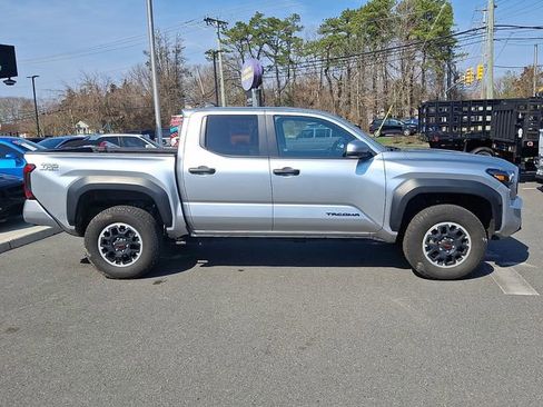Used 2024 Toyota Tacoma TRD Off-Road AWD/4WD image 10