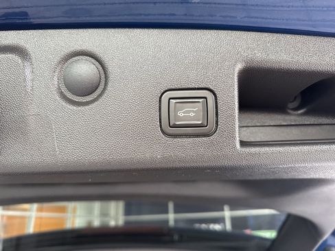 Used 2022 Chevrolet Equinox RS w/ RS Leather Package image 15