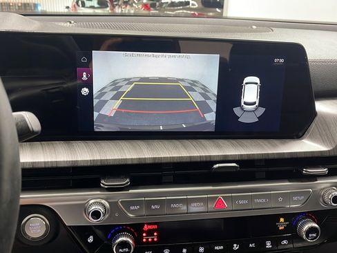 Used 2024 Kia Telluride EX w/ EX Captain's Chair Package AWD/4WD image 10