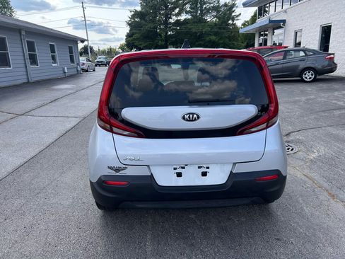 Used 2020 Kia Soul LX FWD image 4