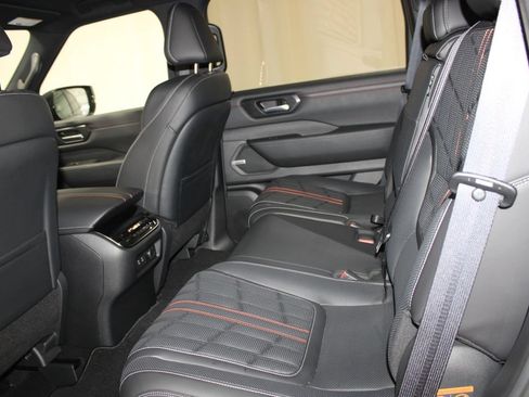Used 2025 Nissan Armada PRO-4X AWD/4WD image 18