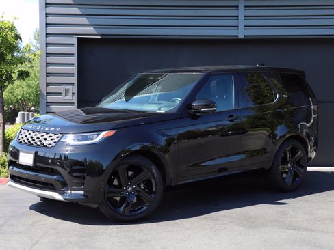Certified 2025 Land Rover Discovery Metropolitan Edition AWD/4WD image 1