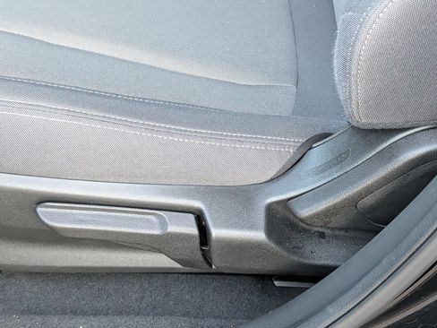 Certified 2025 Subaru Crosstrek 2.0i image 19