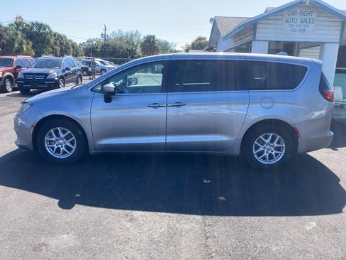 Used 2017 Chrysler Pacifica LX image 7