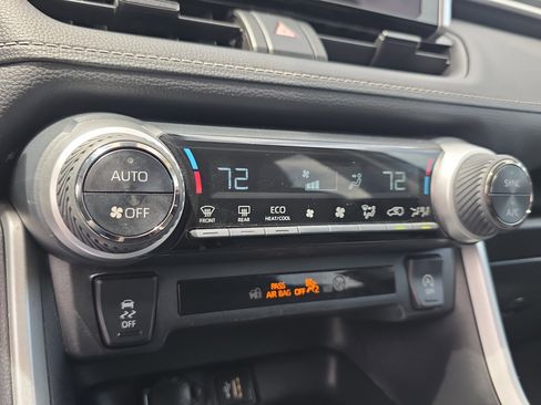 Used 2024 Toyota RAV4 XLE FWD image 33