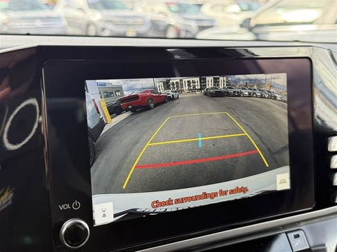 Used 2025 Toyota Camry SE image 33